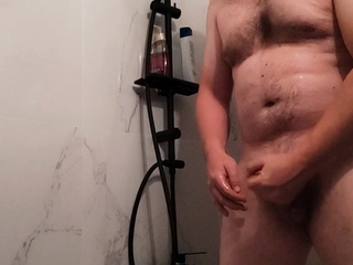 Masturbare si pisat in baie