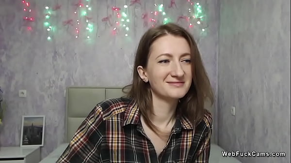 Amateur babe flashing shoulder on solo webcam show