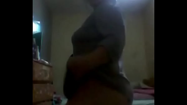 Chola peruana enseñando su culo