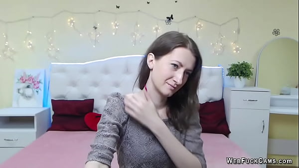 Amateur flashing boobs in bra on solo webcam show